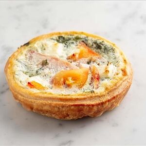 Киш с сыром фета и шпинатом