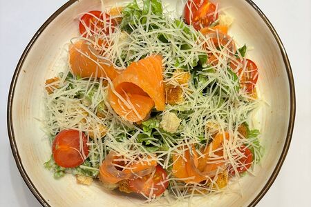 Салат Цезарь с сёмгой