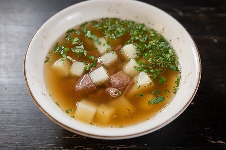 Фирменный суп с разварными говяжьими щечками