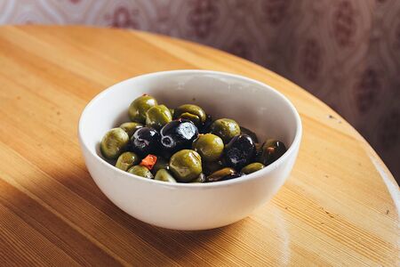 Маринованные оливки, чили