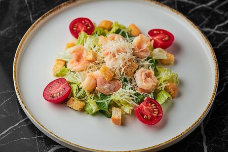 Салат цезарь с креветками