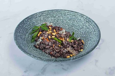 Ризотто из черного риса с грибами