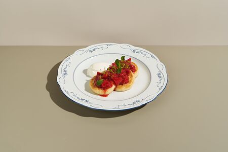 Сырники с клубничным вареньем