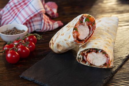 Карси хоровац со свининой и клюквенный морс