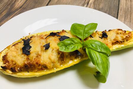 Кабачок фаршированный