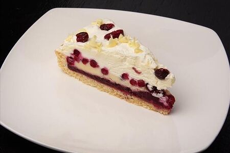 Брусничный кремовый пирог