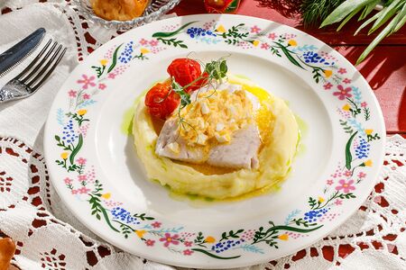 Филе судака по-польски с картофельным пюре
