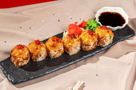 Авторские роллы с беконом и цыпленком