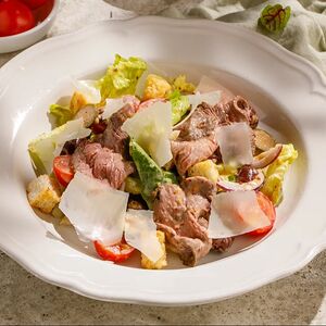 Салат с ростбифом