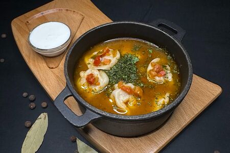 Пельмени отварные Мал золотник с бульоном Харчо