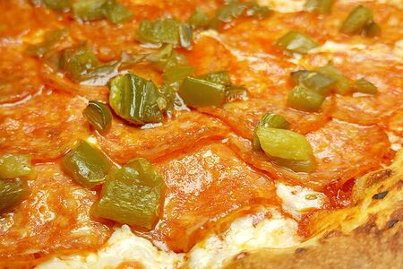 Пеперони с халапеньо