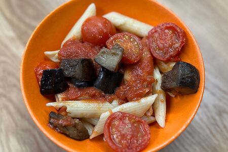 Паста с томатом и баклажанами