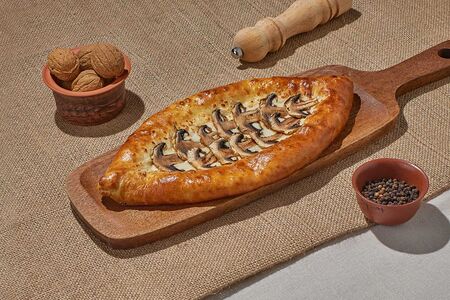 Хачапури лодочка с грибами и трюфельным маслом