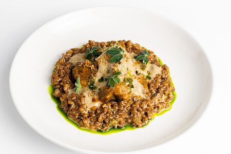 Ригатони с томлеными телячьими щечками