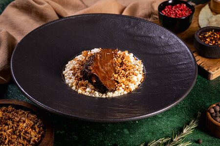 Телячьи щечки с птитимом