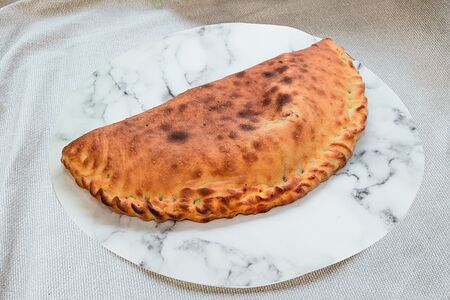 Кальцоне Болоньезе