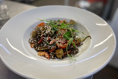 Паста с сыром тофу и овощами