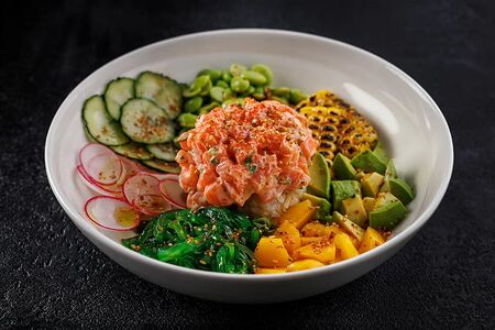 Боул с острым лососем