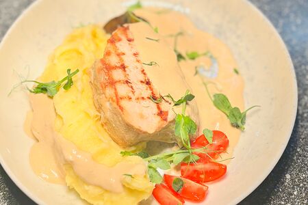 Буженина с подкопчённым пюре