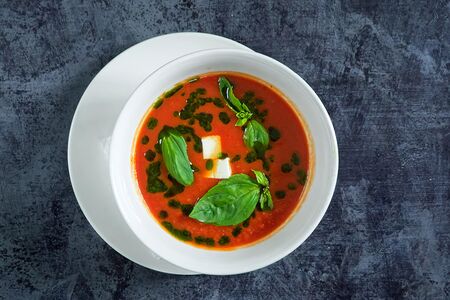 Томатный с соусом песто и сыром фета