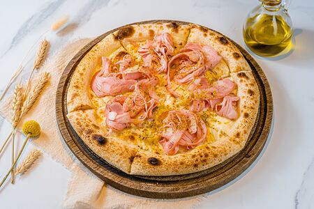 Пицца с мортаделлой 