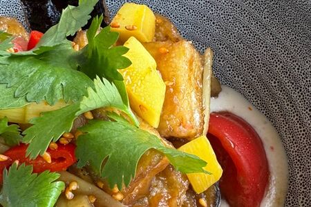 Теплый салат с баклажанами