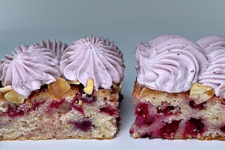 Ягодный пирог с миндалём