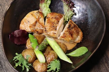 Куриная грудка, молодой картофель