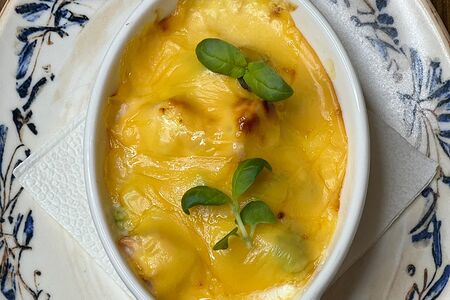 Филе семги с брокколи, запеченное под сыром