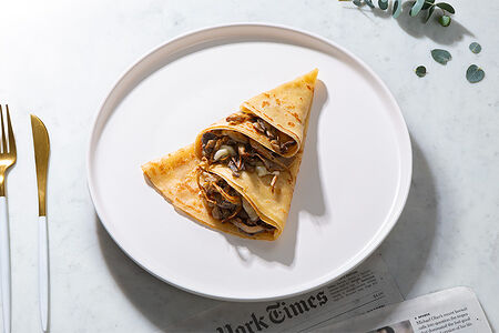 Блин с грибами и трюфельным кремом