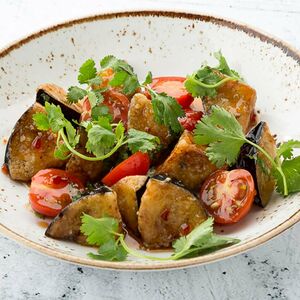 Салат с хрустящими баклажанами