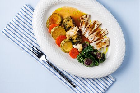 Кальмар-гриль с овощами сувид