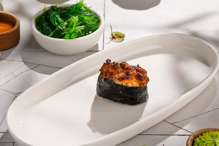 Запеченные суши с угрем