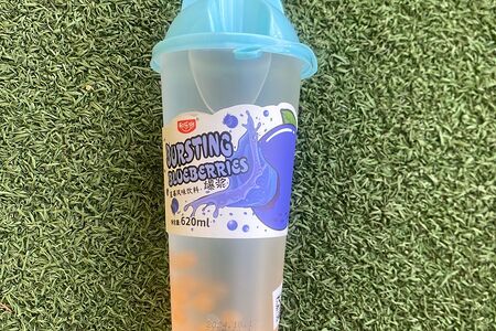 Фруктовый напиток с шариками Черника