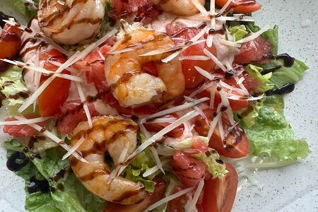 Салат Пикантный с тигровыми креветками