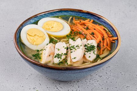 Куриный суп с домашней лапшой