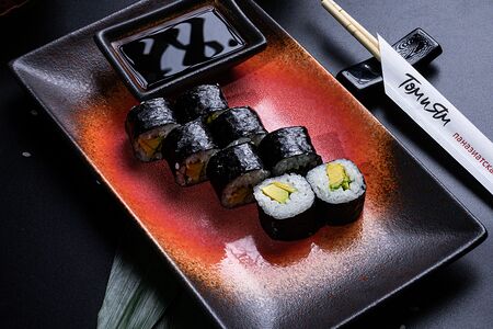 Маки с авокадо 