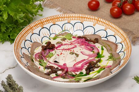 Телячий язык под соусом вителло тонато