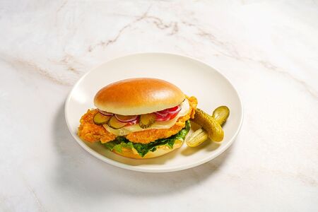 Чикенбургер с хрустящим куриным филе