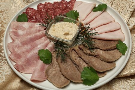 Мясные деликатесы