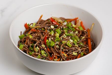 Гречневая лапша с овощами