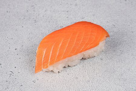 Нигири с лососем