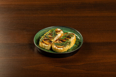 Брускетты с грибами