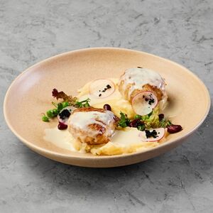 Две котлеты и вот это