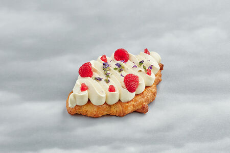 Круассан Малина-маракуйя