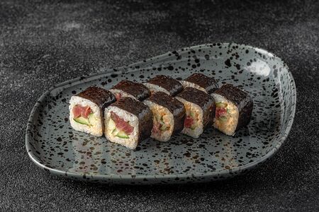 Острый ролл с тунцом