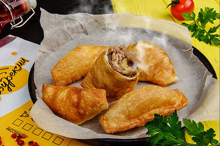 Мини-чебуреки с говядиной и свининой