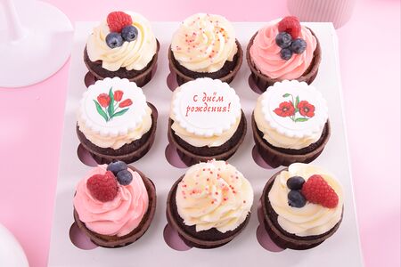 Пирожные капкейки на День рождения