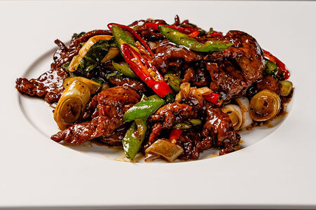 Говядина по-сямши с базиликом