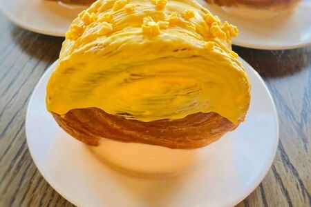 Ролл Круа манго-маракуйя